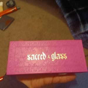 Jeffree Star sacred glass highlighter